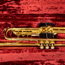 Trumpet Yamaha, Red Case