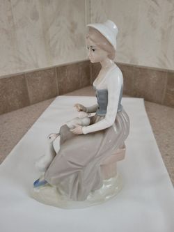 Casades Porcelain Figurine Girl With Mother Goose And Her Baby