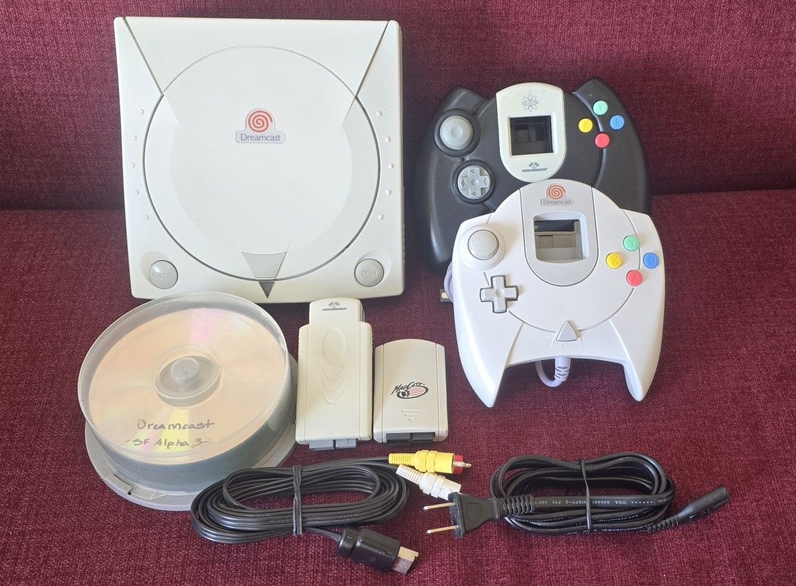 Sega Dreamcast 2 controllers, 22 games, memory/rumble pack