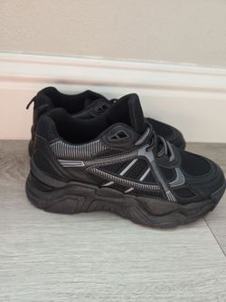 Boys athletic shoe