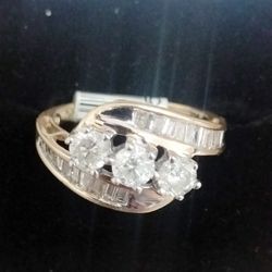 3 Diamond Center Ring With Bagget Sides