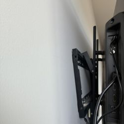 TV With Mount 40 Or 45 Inch 