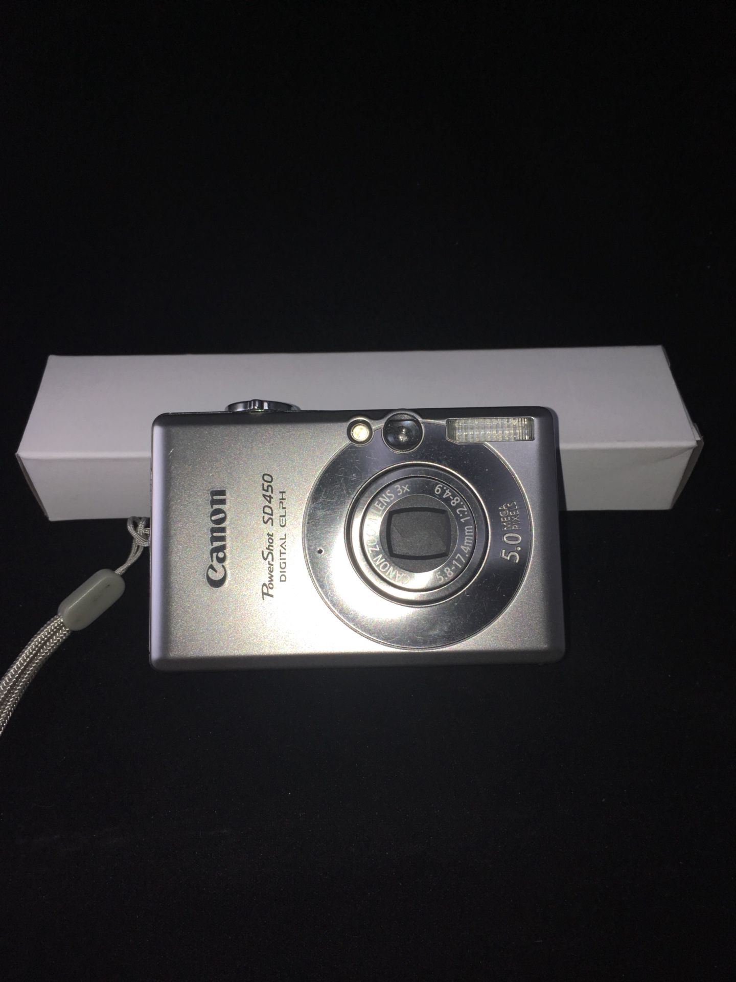 Canon Powershot SD450 5MP Digital Elph Camera