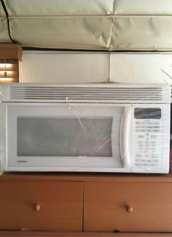 Goldstar 29 1/2 wide X 16 in white over the range microwave with built in exhaust