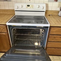 Whirlpool Electric Stove/Oven – Works Great, One Burner Out