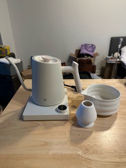 Electric Gooseneck Kettle + matcha bowl