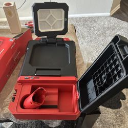 M12 Milwaukee packout light