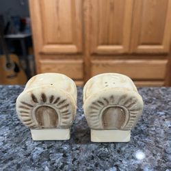 Vintage Wagon Covers Pair Of Salt And Pepper Shakers.  Preowned 