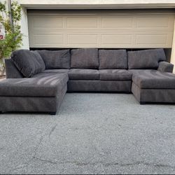 Stunning Dark gray Sectional Couch In Excellent Condition - Free Delivery 🚚