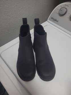 Kids boots size 2