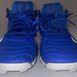 Nike Alpha Menace 2 Shark football cleat in a blue and white colorway.