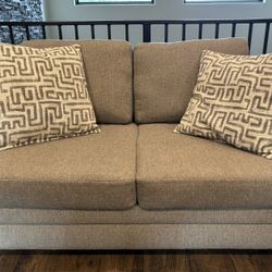 Loveseat Couch w/ Matching Accent Pillows