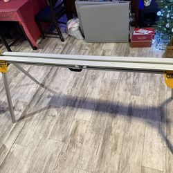 MITER SAW STAND HEAVY DUTY  DEWALT