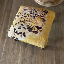 LEOPARD STOOL