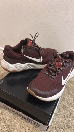 FREE / GRATIS SIZE 6 NIKES