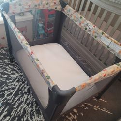 Collapsible Travel Play Pen (USED)  comes with Carrying Case and Mattress