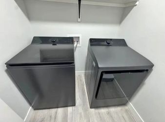 LG Washer and Dryer Set