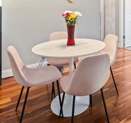 Round dinning table and 4 chairs from All Modern