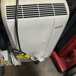 De'Longhi Pinguino 400 sq ft 3 in 1 Portable Air Conditioner with Fan and Dehumidifier