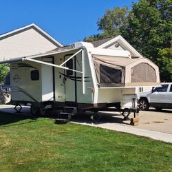 2016 Shamrock Hybrid Camper