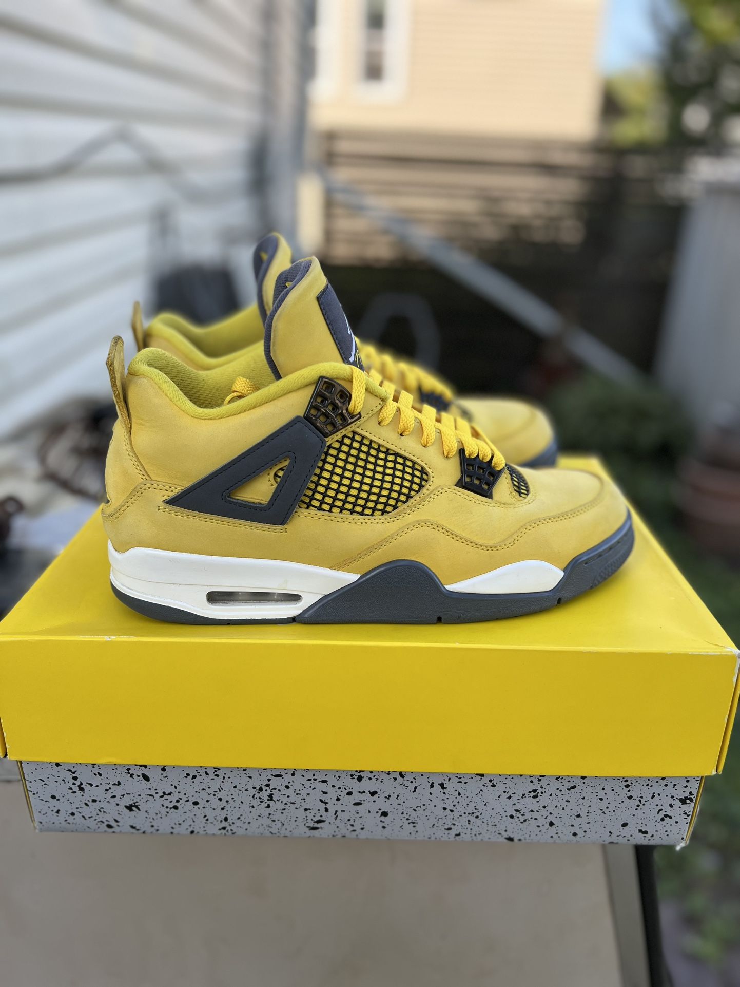 Air Jordan 4 Retro 'Lightning' 2021