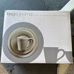 Dinnerware Set
