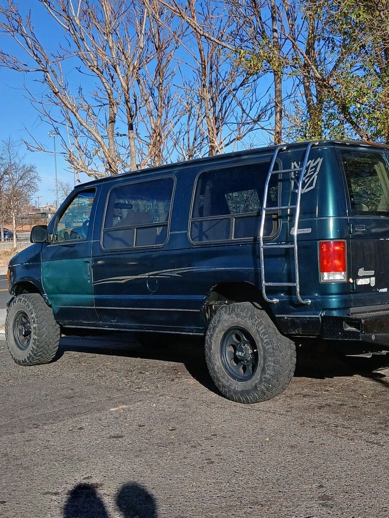 2000 Ford E-150