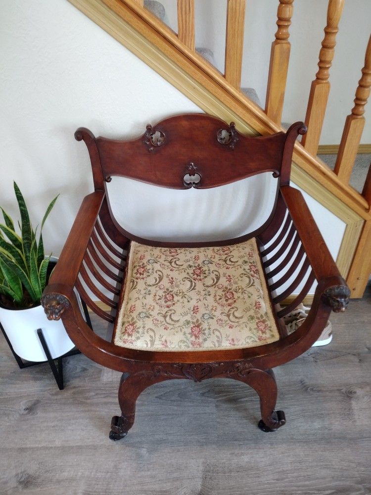 Antique Savonrola Roman Style Hall Chair with Carved Lion Head Armrests