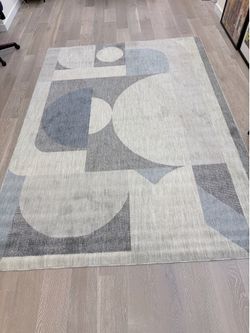 Brand new 9’ x 7’ rug for $25