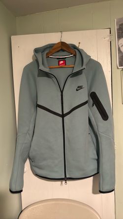 Nike tech worn few times