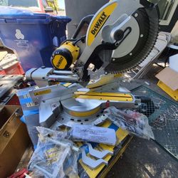 DEWALT 15 Amp Corded 12 in. Double Bevel Sliding Compound Miter Saw