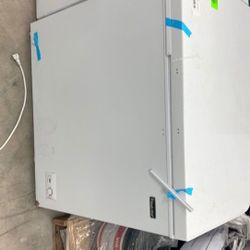 Magic Chef HMCF9W3 Chest Freezer GUE7S