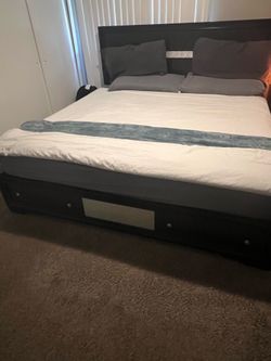 King 4-Piece Bedroom Set - Modern Black Wood with Storage (Like New)