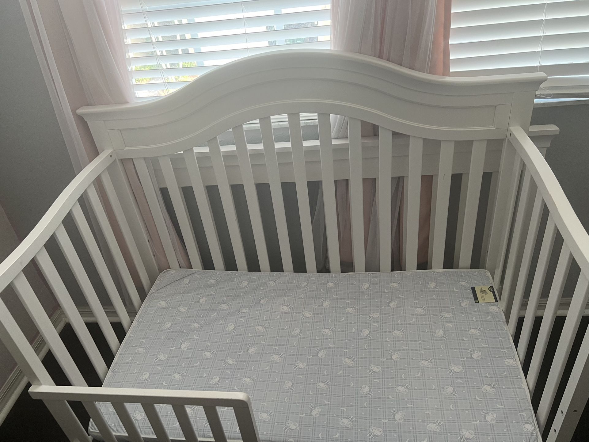 Crib And Rocking Chair 