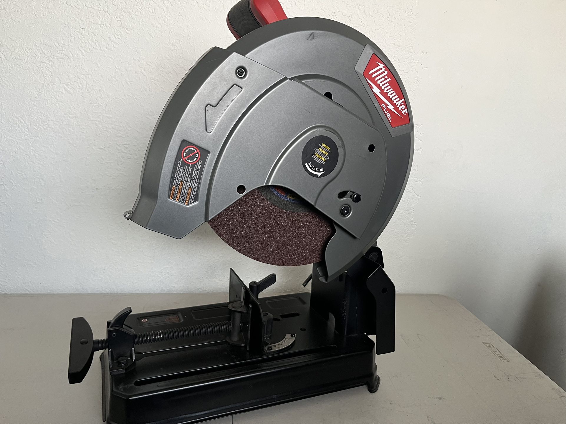 Milwaukee 18v Fuel Cut-Off Machine