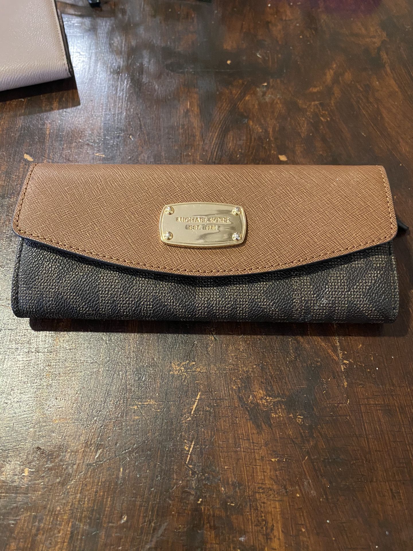 Mickael Kors wallet