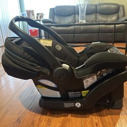 GRACO CAR SEAT AND BASE
