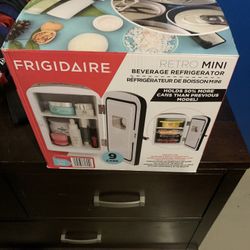 Mini Fridge 