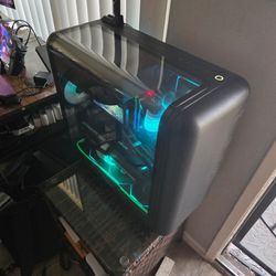 HYTE X50 AMD Ryzen 7 9800X3D/ NVIDIA GeForce RTX 5080