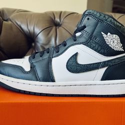 NIKE Air Jordan 1 Mid  SE,Kids Size 7Y (M 7/W 8.5)