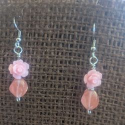 Simple dangle Earings With A Flower