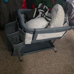 Bassinet, Body, Pillow