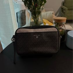 Micheal Kors side bag