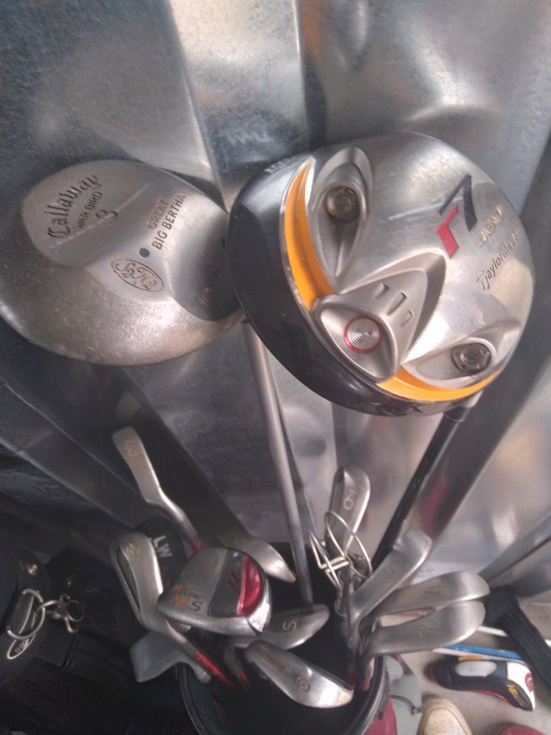 Golf Clubs And 3 Bags