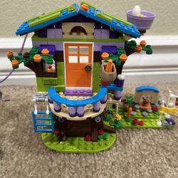 Mia Tree House Lego Set