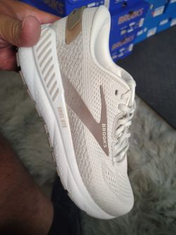 Brooks Ariel GTS 24