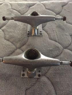 Skateboard Trucks