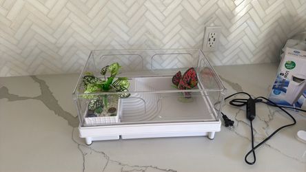 Turtle tank with light and filter