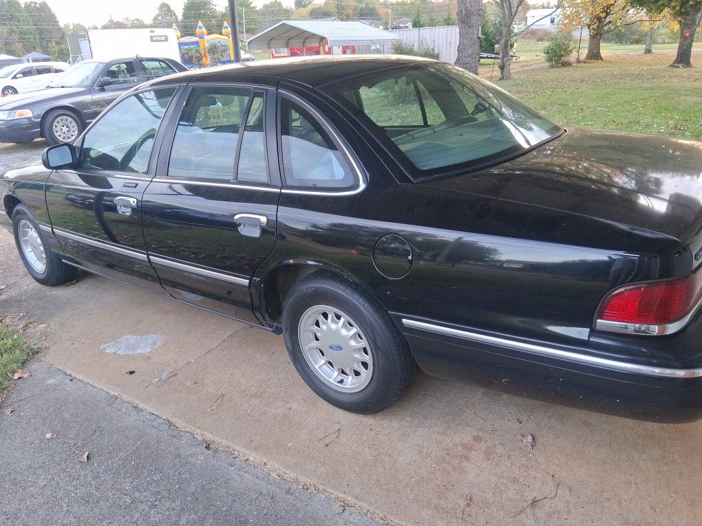 1997 Ford Crown Victoria