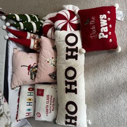 Holiday Decorative Pillow Set